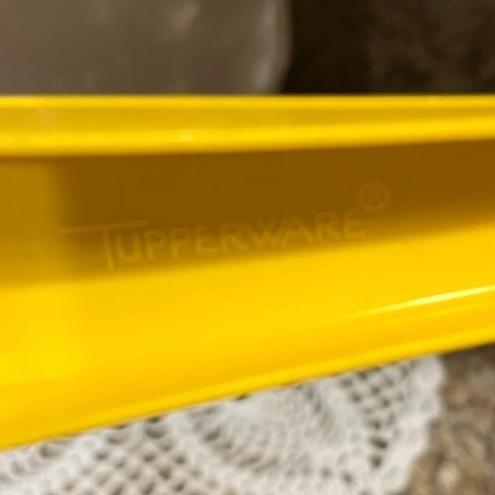 Vintage Tupperware Double Spouted Strainer